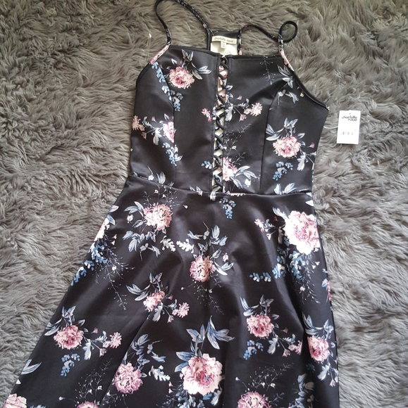 NEW Charlotte Russe floral dress - Picture 1 of 6
